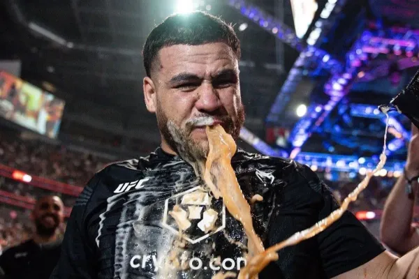 Prohrál před zraky svého syna. Je to zatraceně hnusný pocit, lituje bojovník UFC
