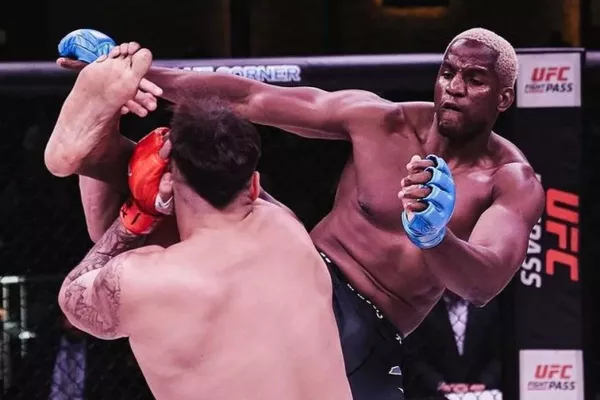 Propuštěný obr z UFC trestal. Na rekordní KO výhru potřeboval 4 sekundy