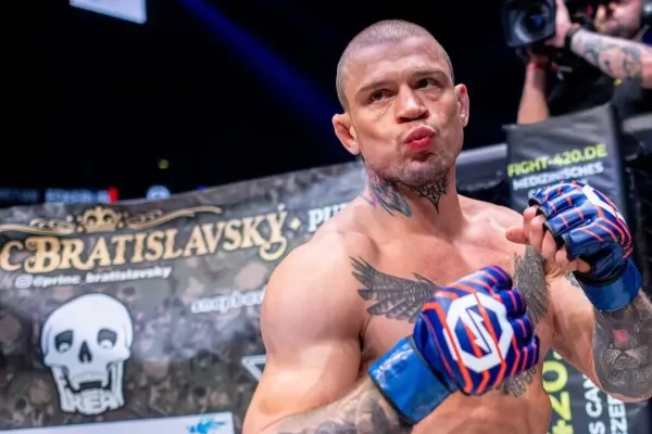 Pukač dál šije do Kincla. Vyprovodím tě na důchod knokautem, vzkázal z dovolené