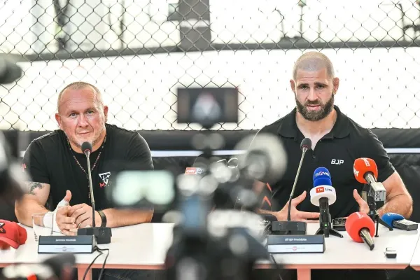 Reprezentace, Oktagon a Procházka v UFC. Trenér má napilno