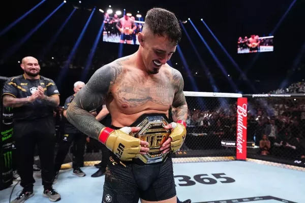 Řetěz kolem krku a jasný cíl. Šampion UFC se začal připravovat na Jonese