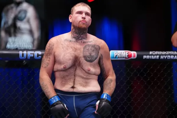 Roste nová hvězda. Bojovník vážil 238 kilo, teď se stal rekordmanem