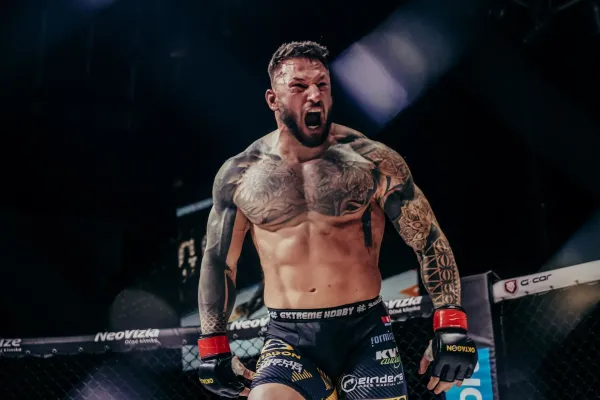 Rozdal bolest. KO vítězství Fošuma za 100 sekund. Teď je na řadě Oktagon