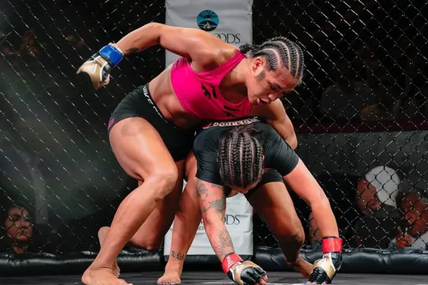 Rudá lázeň v kleci. Američanka měla tvář upravenou k nepoznání