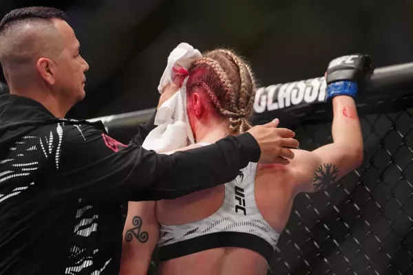 Ruská bojovnice neunesla krvavou prohru v UFC, hned po zápase profackovala trenéra