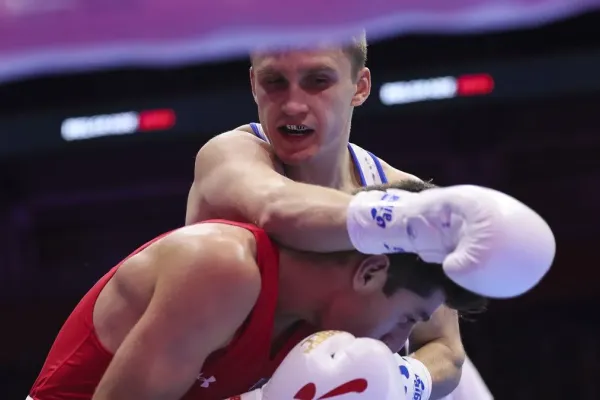 Ruský boxer pokousal soupeře, přesto se stal šampionem. Navzdory skandálu mu gratuloval Putin