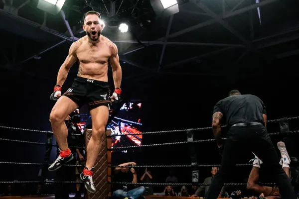 Rvačka mimo ring. Boxer po KO zaútočil na ochranku