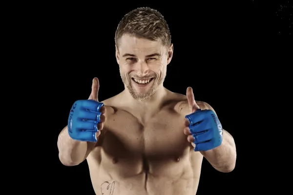 S Brichtou se chce rvát v postoji. Když dostal nabídku, neváhal