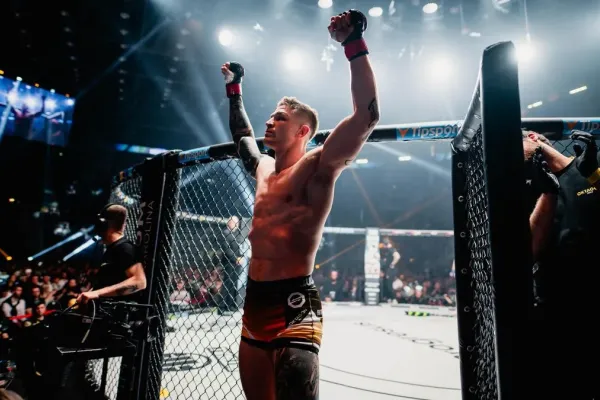 S Procházkou si poměřovali bicepsy, teď český bojovník končí. Ke kleci vezme i svého syna