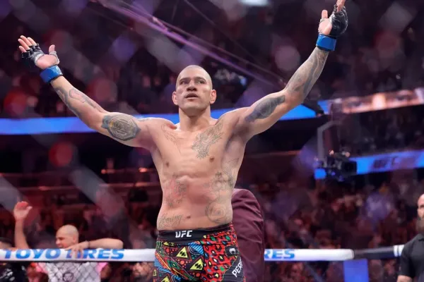 Šampion Pereira potvrdil zlomeninu, bitva s Procházkou se bortí