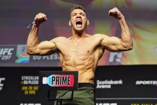 Šampion UFC povolal nečekanou posilu. V přípravě zápasil se žralokem