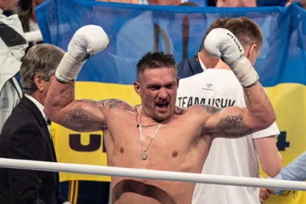 Šampion provokoval Usyka. Křičel a ukazoval bicepsy