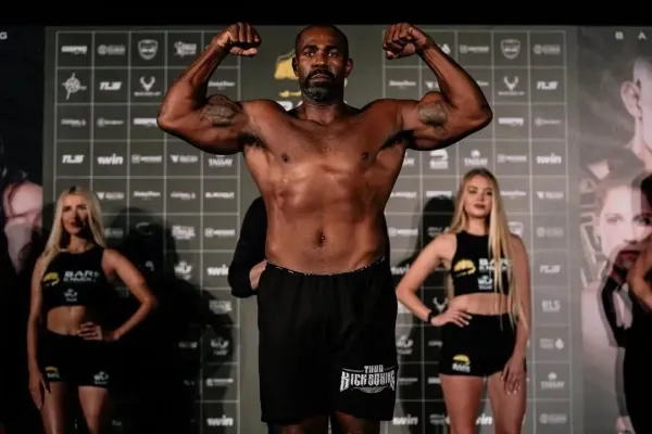 Šel plavat a už se nevrátil. Hasiči našli veterána MMA utonulého na dně řeky