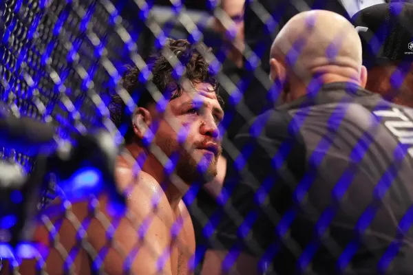 Šílená novinka. Soupeři se srážejí v plné rychlosti, končí i v bezvědomí