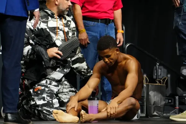 Šílený moment v UFC. Bojovník po vážení děsivě zkolaboval