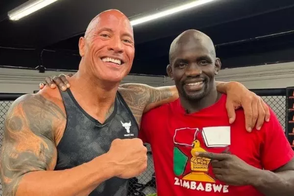 Slavný „Rock“ daroval africkému MMA bojovníkovi dům v Miami. Jeho příběh je jako z hollywoodského filmu