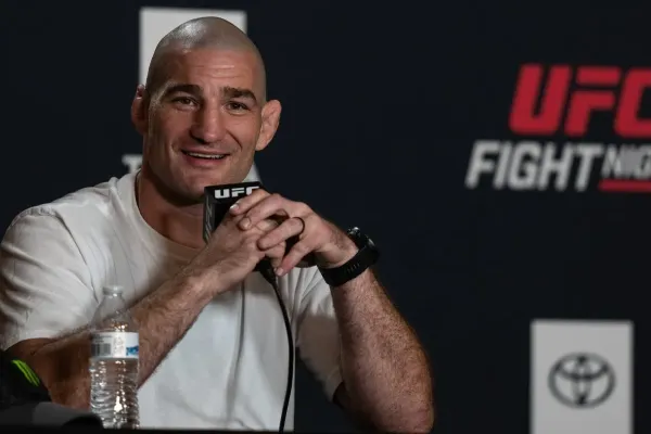 Strickland, nebo Hernandez? UFC elita tipuje výsledek hlavního zápasu víkendového turnaje