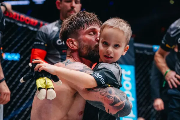 Táto, táto, křičel na Melouna syn u klece. Zápas nevyšel, ale jsou důležitější věci