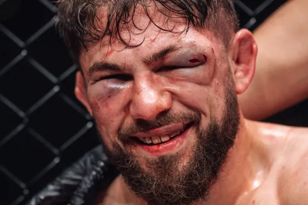 Těžká šichta v boji o titul Oktagonu. Proměna obličeje za 25 minut