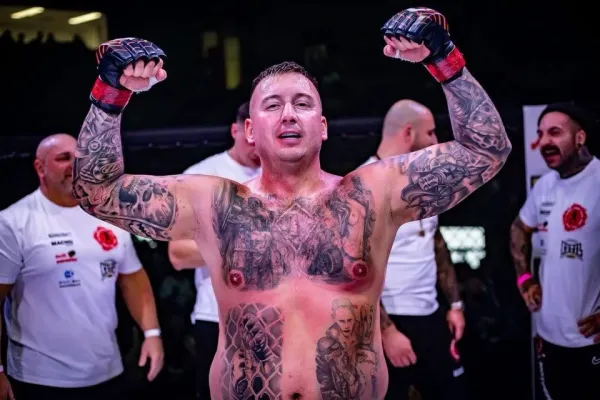 Těžká váha se rozhodla pro návrat. Žádný frajírek, teď tvrdá MMA dřina