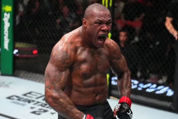 Těžká váha z UFC má problém. Kvůli dopingu dostala dlouhou stopku