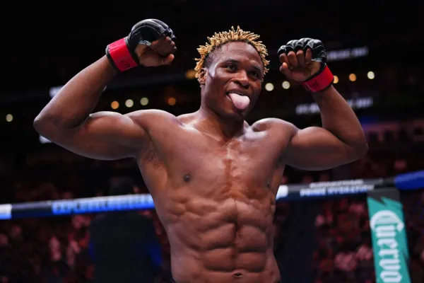 Třiadvacetiletá hrozba z UFC slaví další výhru. Soupeře umlátila lokty