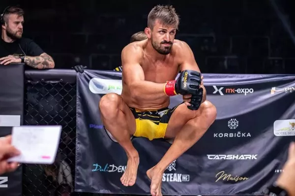 Tropická dřina českého bojovníka. Na vyhlášeném místě pomáhá ladit formu i hvězdě UFC