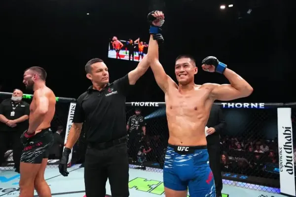 Tvář zničena k nepoznání. Historickou bitvu v UFC ukončil doktor