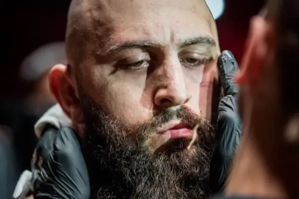 Tvrdá bitva těžkých vah v KSW. Martínek padl na TKO