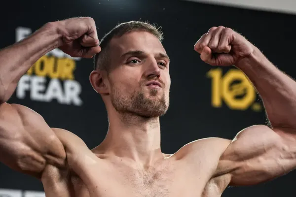 Tvrdý náraz: Trenér Karlose Bendy návrat do Oktagonu nezvládl