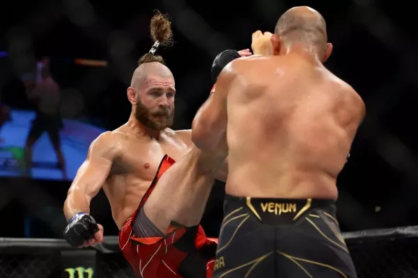UFC vybralo 5 nejlepších bitev prvního pololetí 2022, vévodí Procházka s Teixeirou