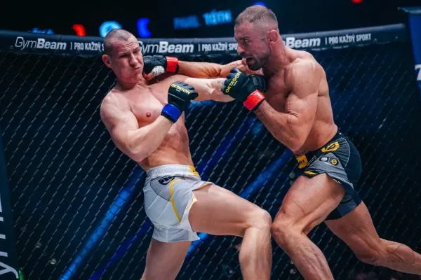 Ukázal prostředníček, tak to schytal. Skvělý pocit, usmál se ostravský fighter