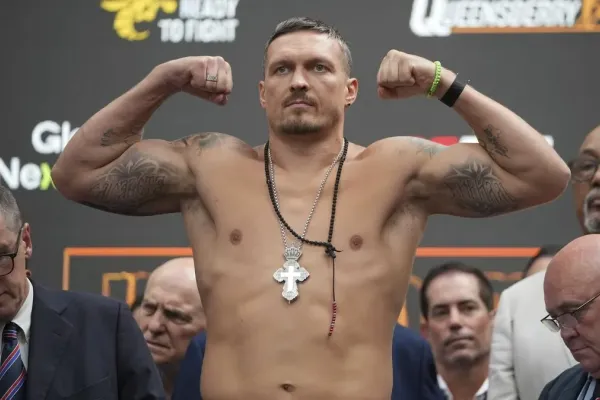 Ukrajinský boxer Usyk uvolnil mistrovský pás WBO v těžké váze