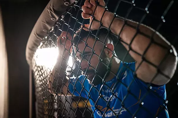 Uprchlický tábor, šikana i roky v UFC. Teď míří Mr. Finland do Ostravy