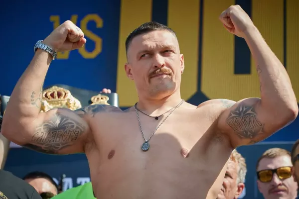 Usyk na protest opustil halu před titulovým zápasem. Na Rusy se nedíval