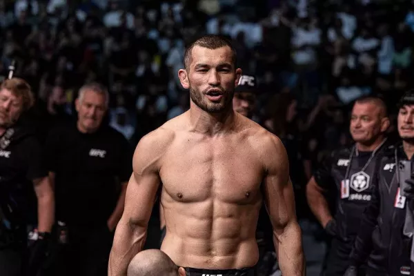 Uzbecká radost v UFC. Muradov zvládl náročnou zkoušku a po více než dvou letech slaví