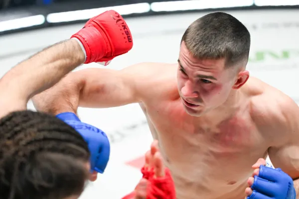 V KSW jdu po titulu, pro soupeře chystám granáty, láká na sobotní bitvu talentovaný Viktor Červinský