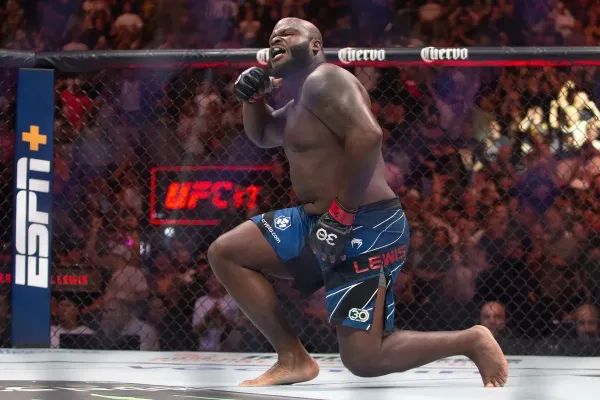 V UFC jsou výsledky domluvené, tvrdil rekordman, pak kontroverzně zvítězil