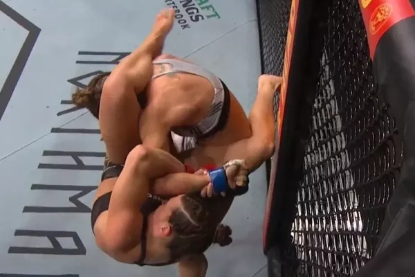 VIDEO: Je neskutečná! Máma bojovnice v UFC zase perlila v krkolomných pozicích