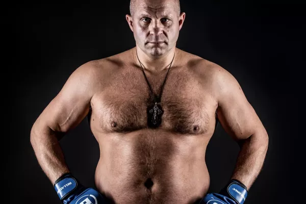 VIDEO: Krutý odchod světové legendy MMA. Rus byl utlučen. Bylo to hořkosladké, přiznal Američan