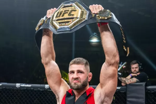 VIDEO: Procházka rozvášnil fanoušky v Brně a promluvil o obhajobě titulu v UFC