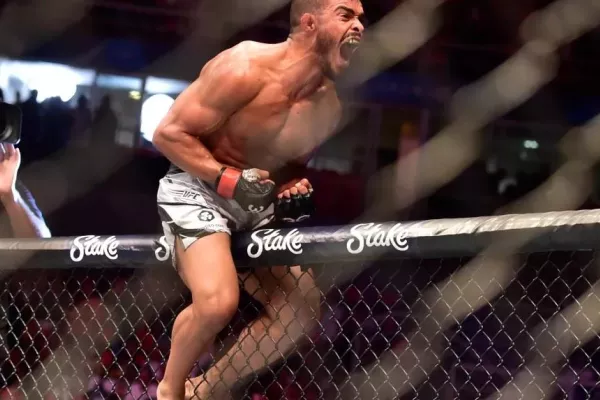 VIDEO: Snová premiéra v UFC. Letící koleno a nekompromisní KO