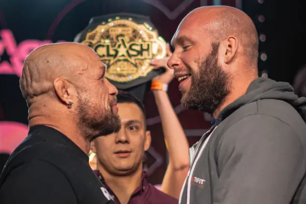 Vémolice v Clashi: Rendys ve stylu „Terminátora“ vypnul Filipa Grznára