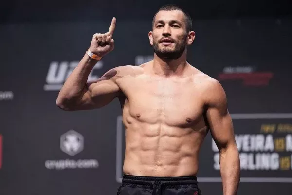 Vítězný comeback se nekonal! Muradov svedl napínavou bitvu, v UFC přesto padl