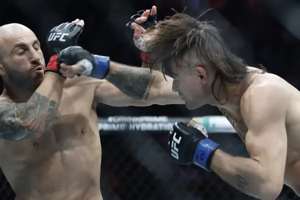 Volkanovski, nebo Lopes? Bojovníci tipují výsledek víkendové odvety o pás pérové váhy