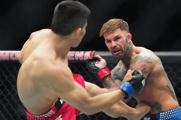 Výhra, která bolí. Bývalý šampion utrpěl tvrdé rány a v kleci zvracel