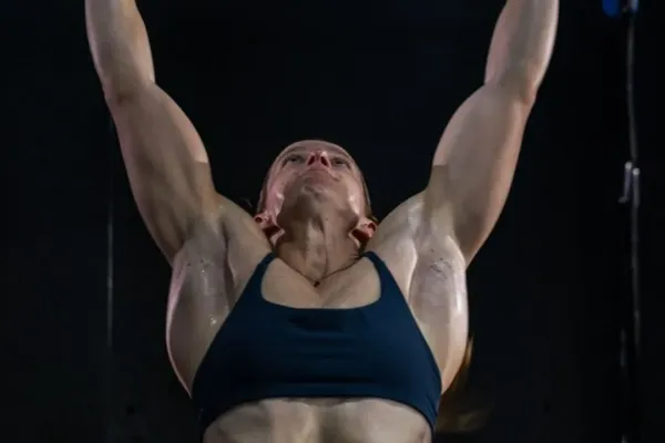 Výjimečný výkon mladé policistky. Zvládla přes 700 shybů za hodinu