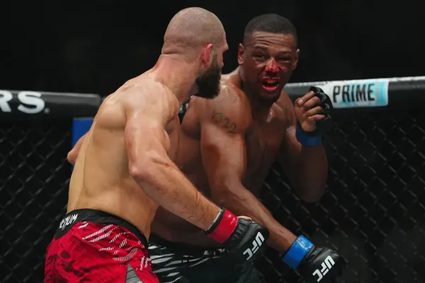 Vypnu tě, křičel vytočený Jamahal Hill na bývalou šampionku, když bránil svou partnerku