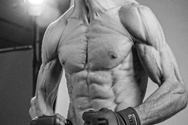 Vysekaná forma před MMA bitvou. Shazování není dobrý, ví český bojovník