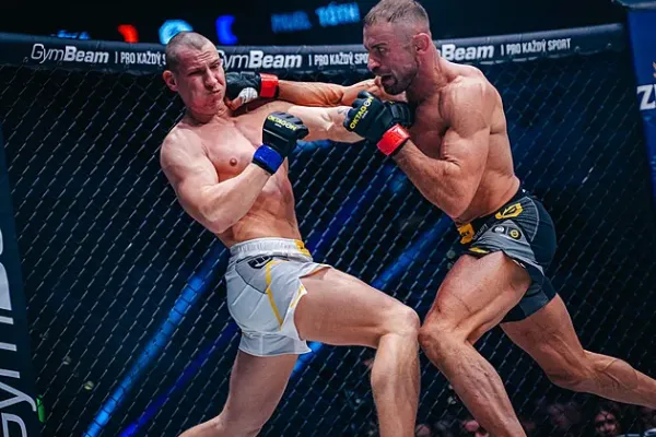 Za jmění zlomená čelist. Jaký byl nápad postavit do klece celebritu proti profíkovi?